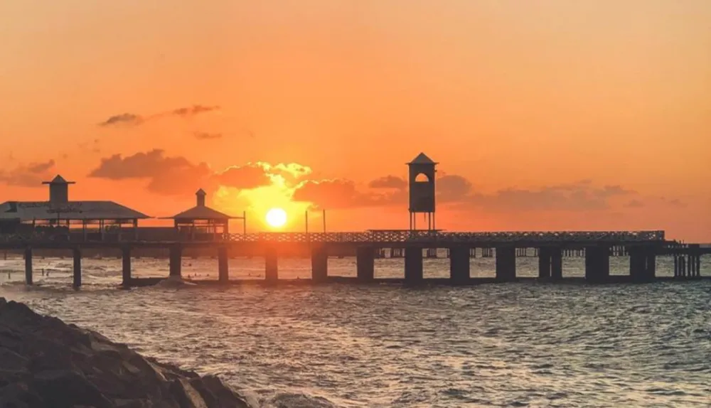 Praias de Fortaleza: guia completo da Barra do Ceará à Sabiaguaba